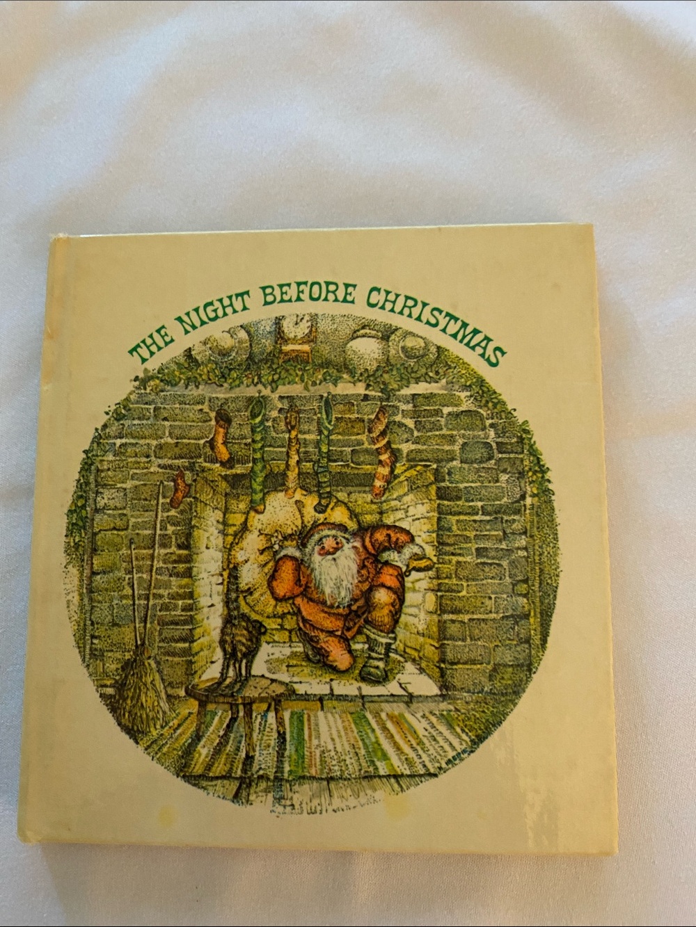 The Night Before Christmas/Holly Hobbie Book